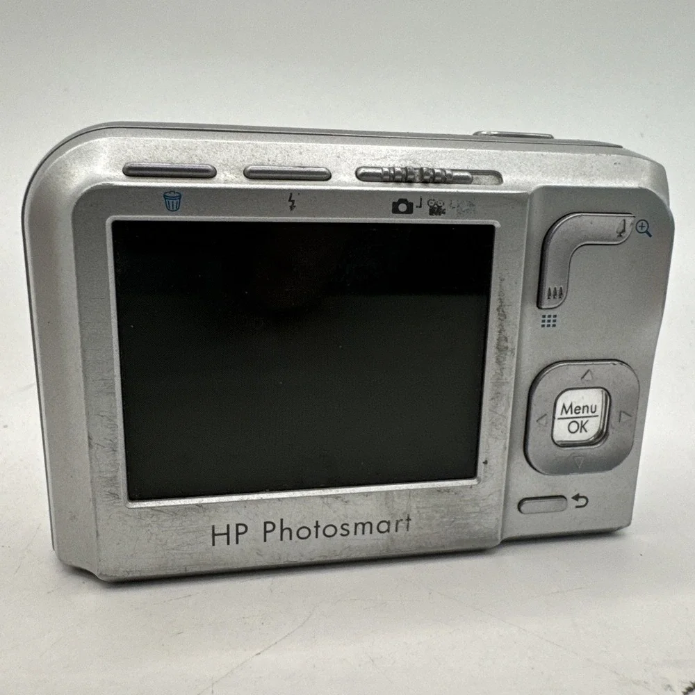 HP PhotoSmart M447 5.0 MP Digital Camera - Silver